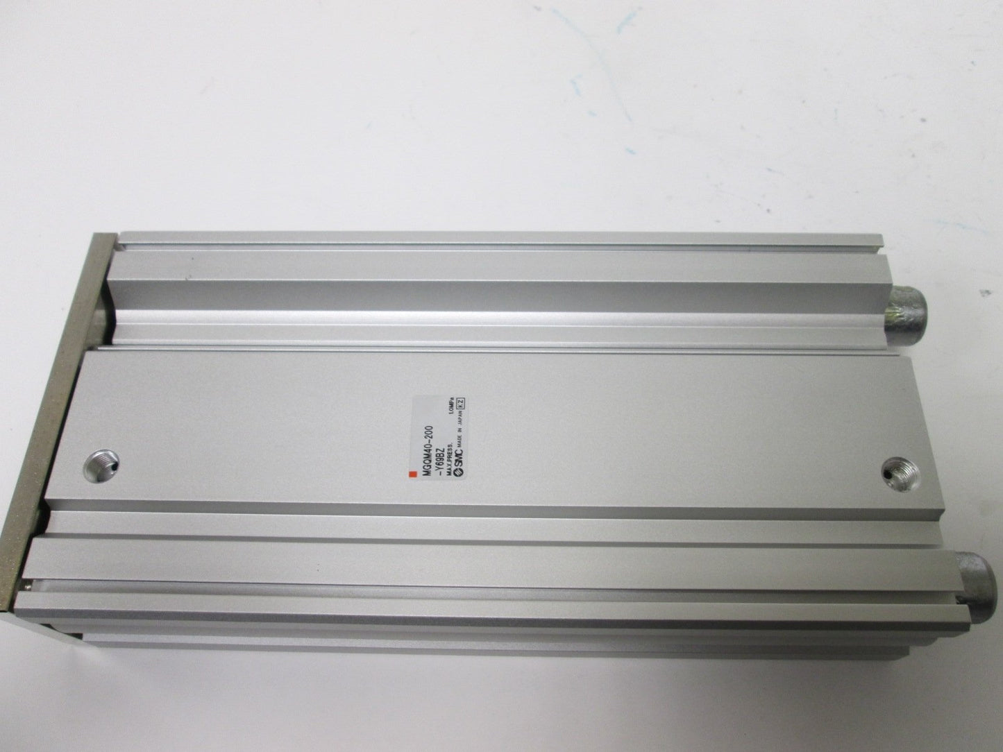 New SMC MGQM40-200-Y69BZ Guided Cylinder, Stroke: 200mm, Bore: 40mm, 1.0MPa