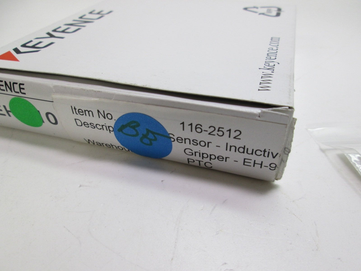 New Keyence EH-910 Shielded Fluoroplastic Cylindrical Sensor 0-2mm w/ Bracket
