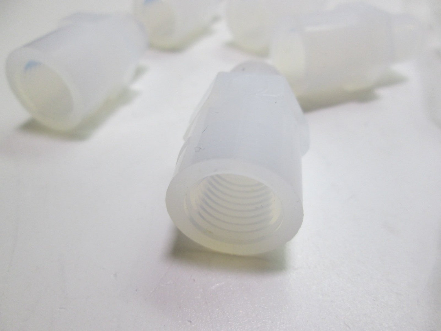 Used Lot of 25 Nylon Hex Pipe Fitting Coupling 1/4" NPT Male to 1/4" NPT Female