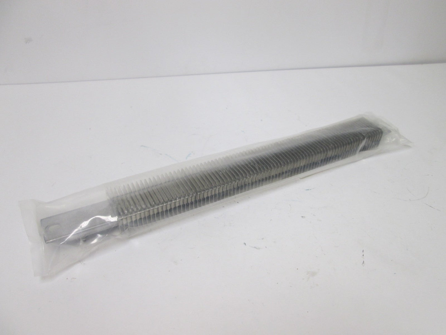 New Watlow SGA1J21AW4 Finned Strip Air Heater, Wattage: 500W, Voltage: 240VAC