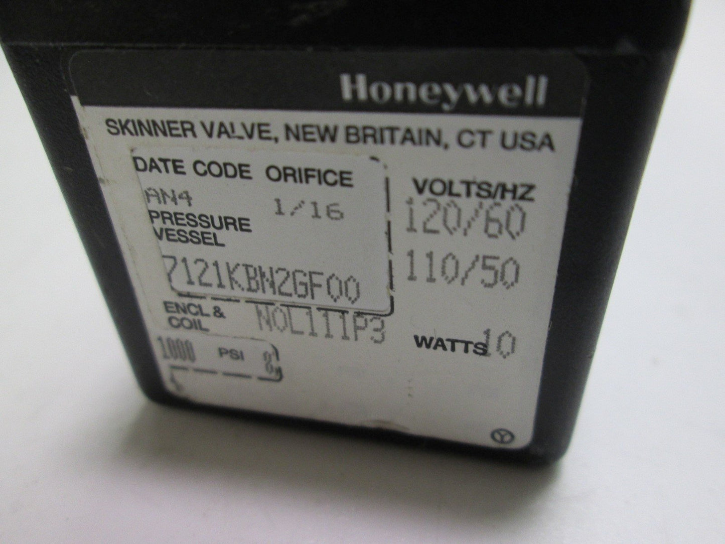 New – Open box Honeywell Parker NOL111P3 Skinner Valve 110-120VAC 1000PSI 10 Watts 1/16 Orifice
