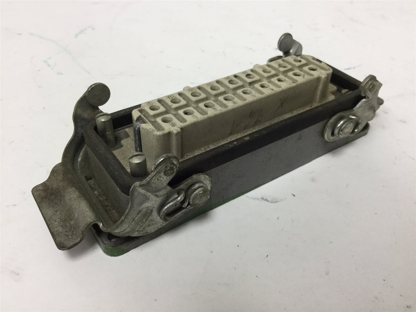 Used Harting HAN 16 Female Terminal Connector, Connections: 18-Pin, Rating: 16A 500V
