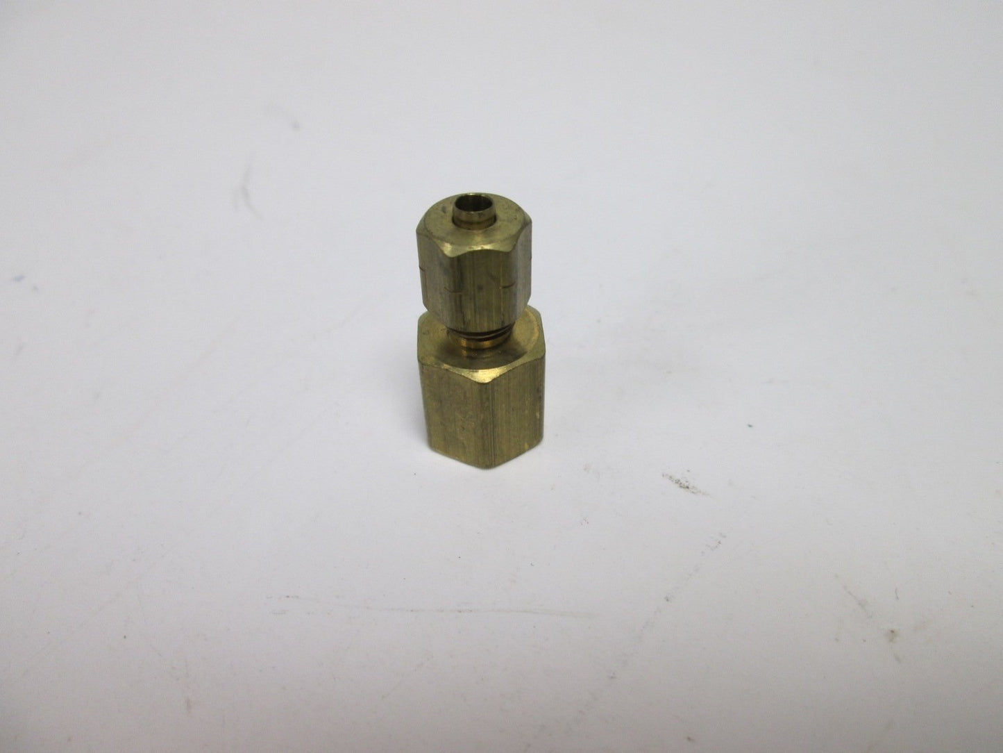 New – Open box Lot of 10 New 266PF-2A 1/8" Male x 1/8" Female Poly Fittings, Material: Brass