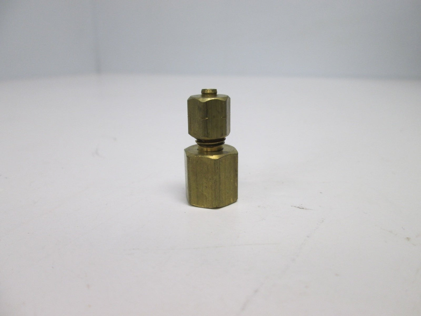 New – Open box Lot of 10 New 266PF-2A 1/8" Male x 1/8" Female Poly Fittings, Material: Brass
