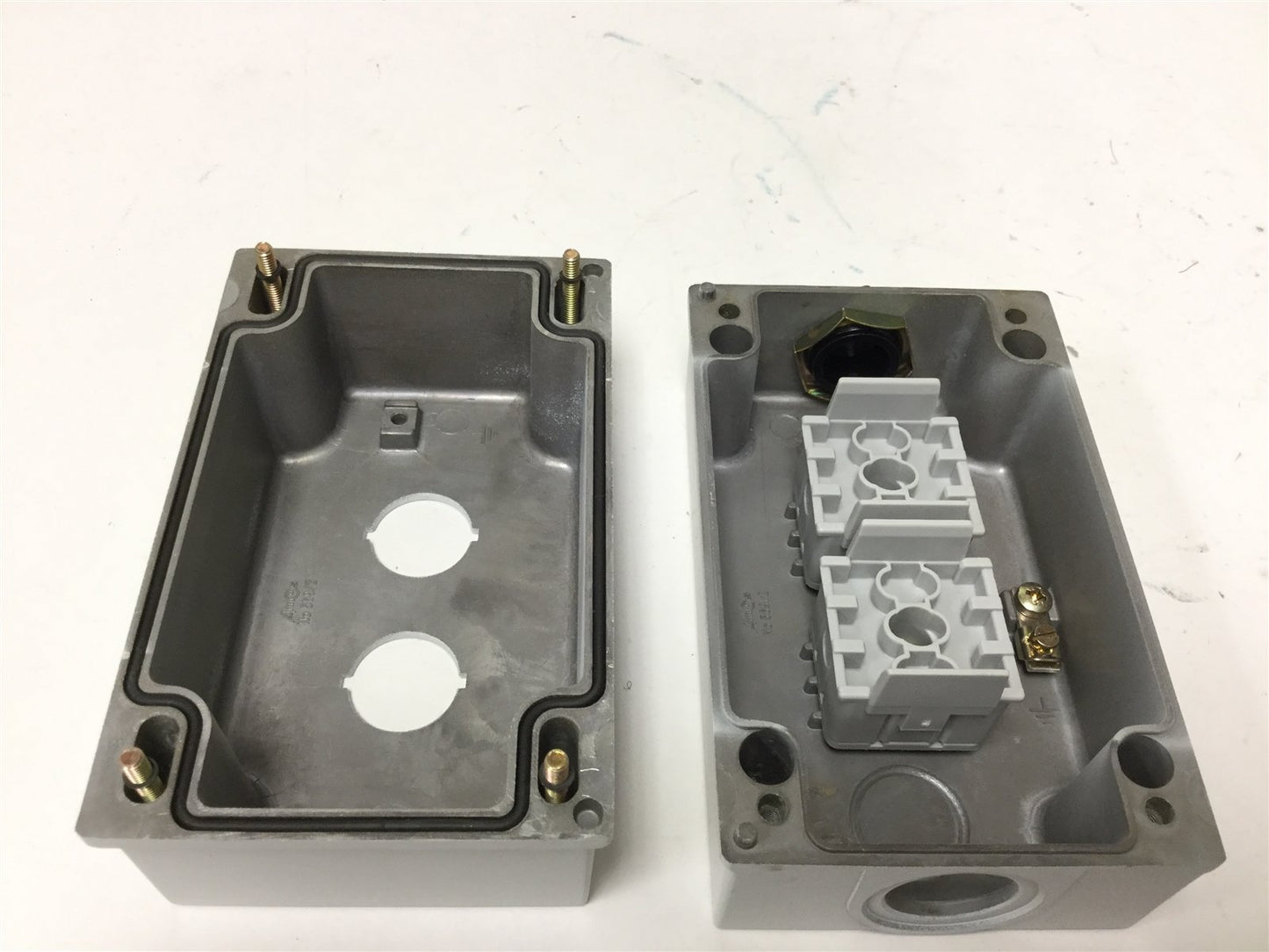 New Sprecher Schuh DZA3-2A Push Button Enclosure, 2-Hole, Material: Aluminum