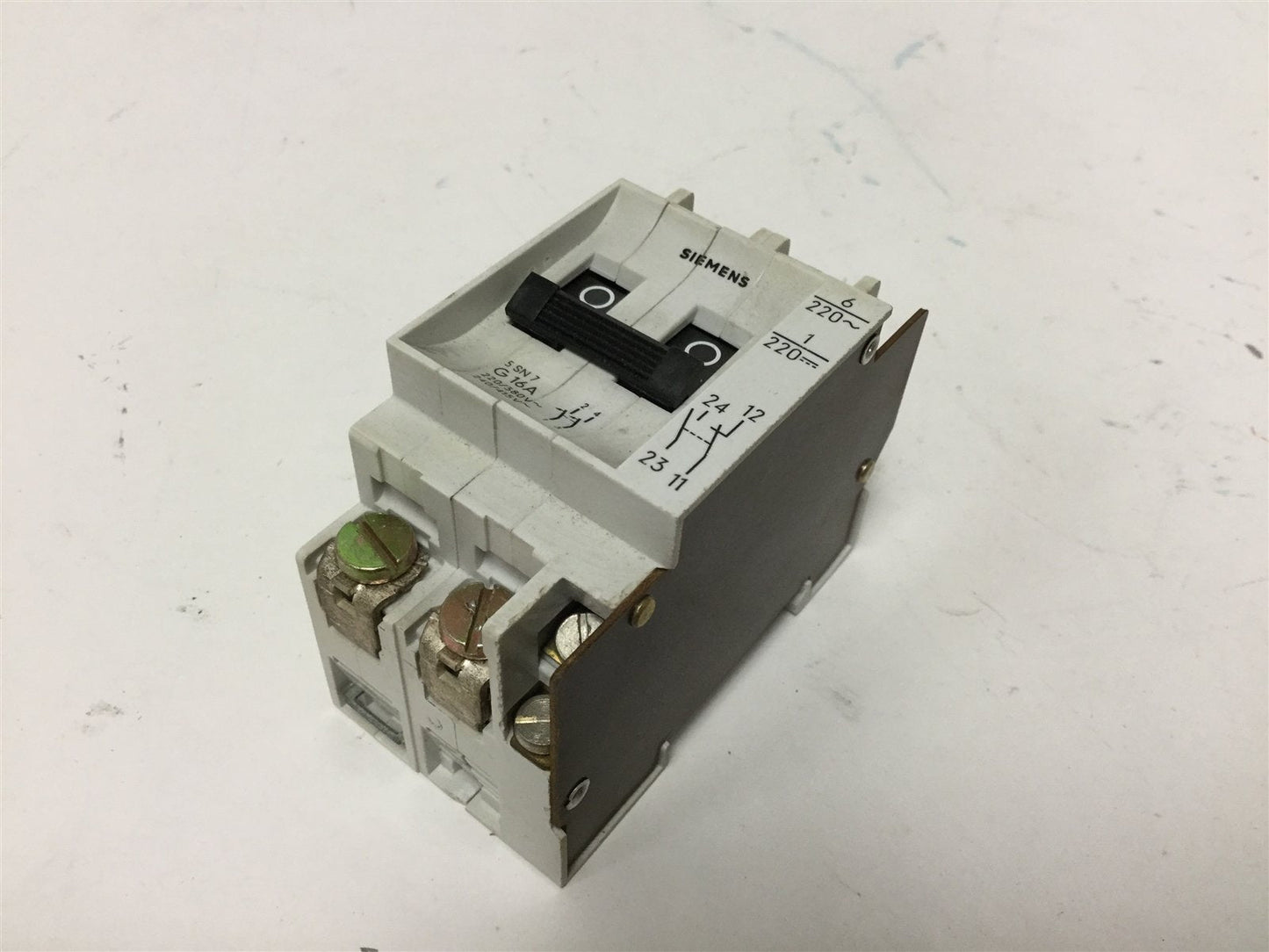 Used Siemens 5SX7 G16A Circuit Breaker, 2-Pole, Rating: 16A 220-240/380-415VAC