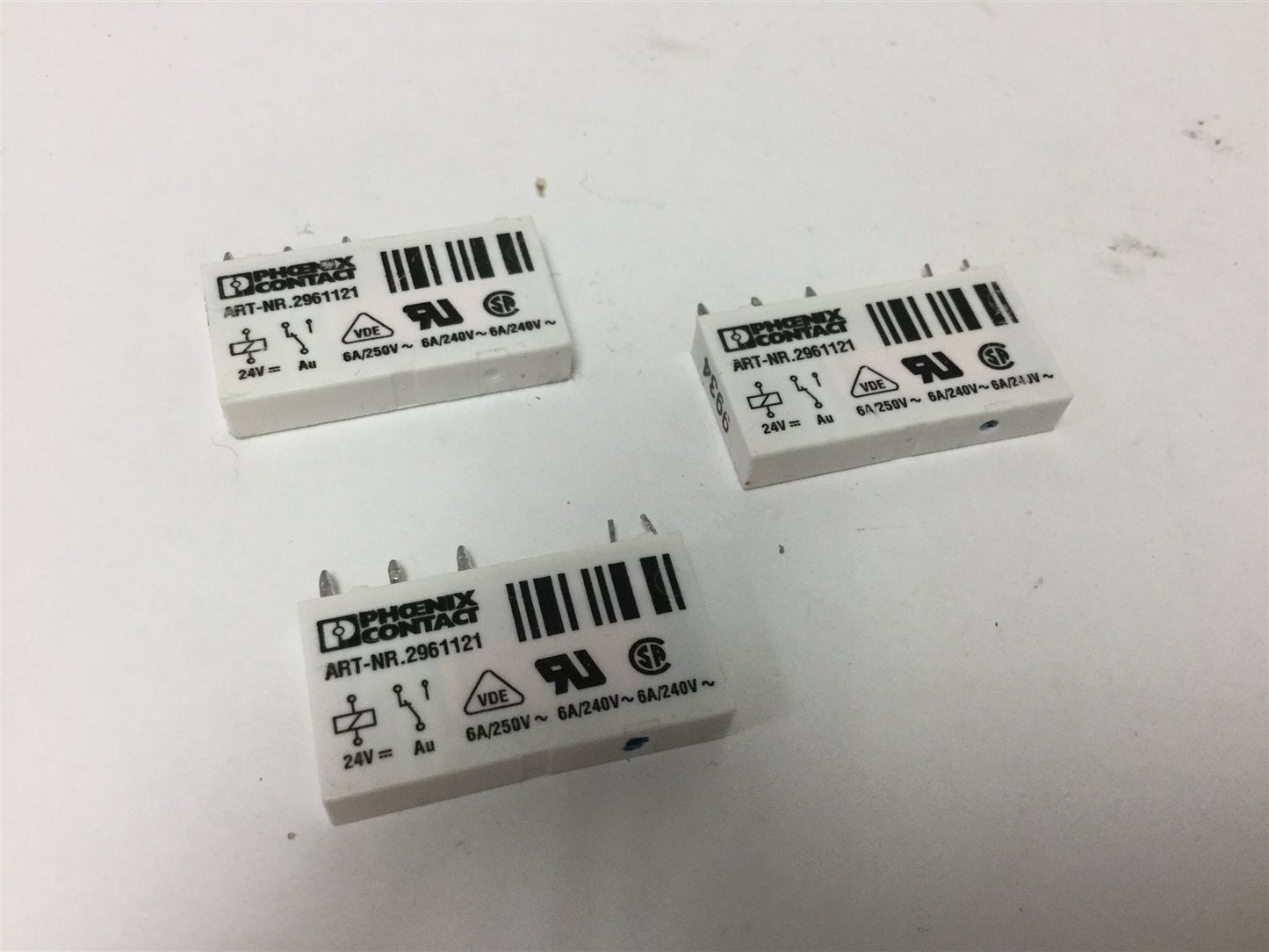 Used Lot of 3 Phoenix Contact 2961121 Relays, SPDT, Coil: 24VDC, Rating: 6A 250V
