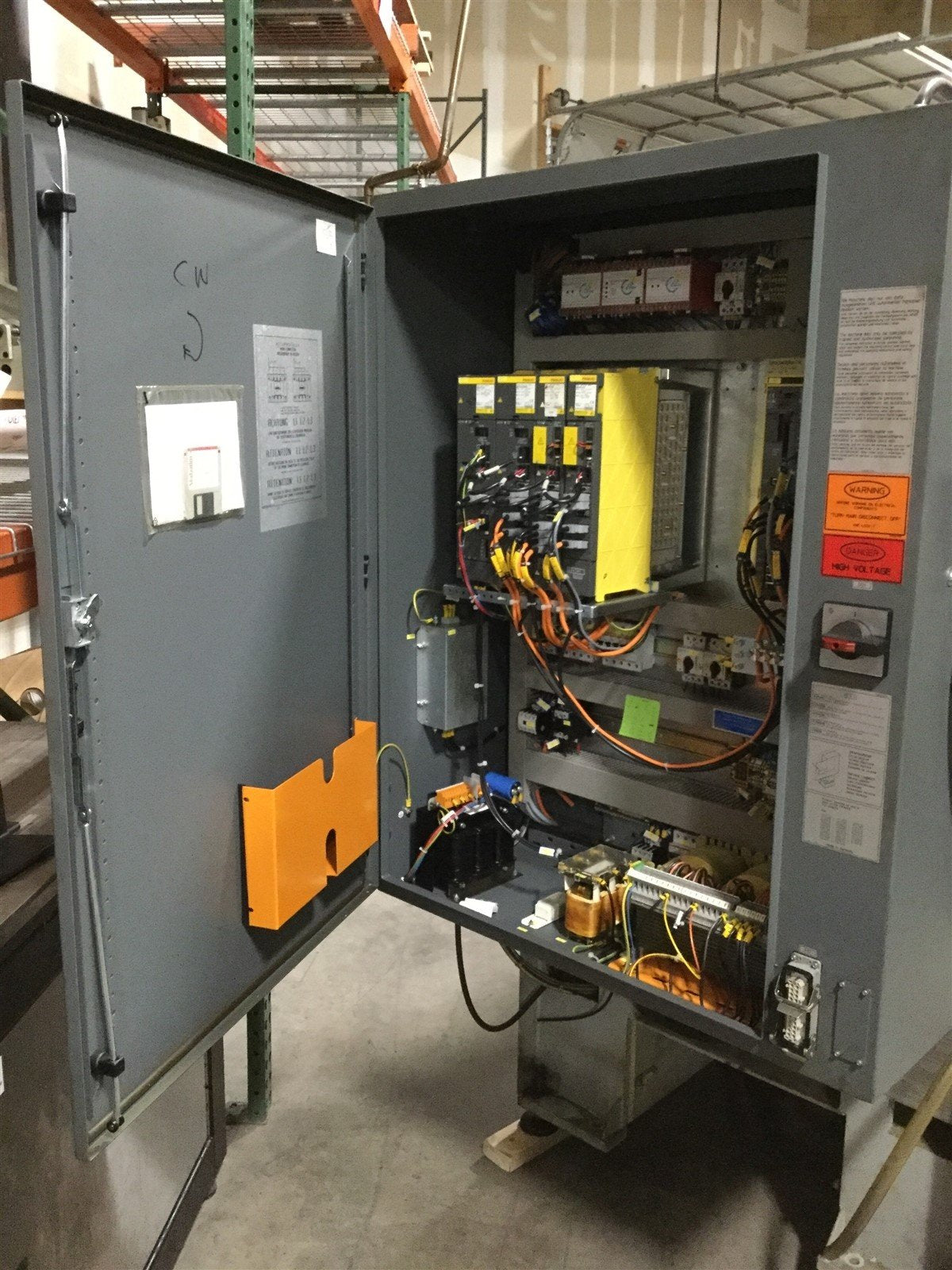 Used Chiron FZ08W Vertical Machine Center VMC Pallet Changer w/Fanuc CNC FilterMist 2