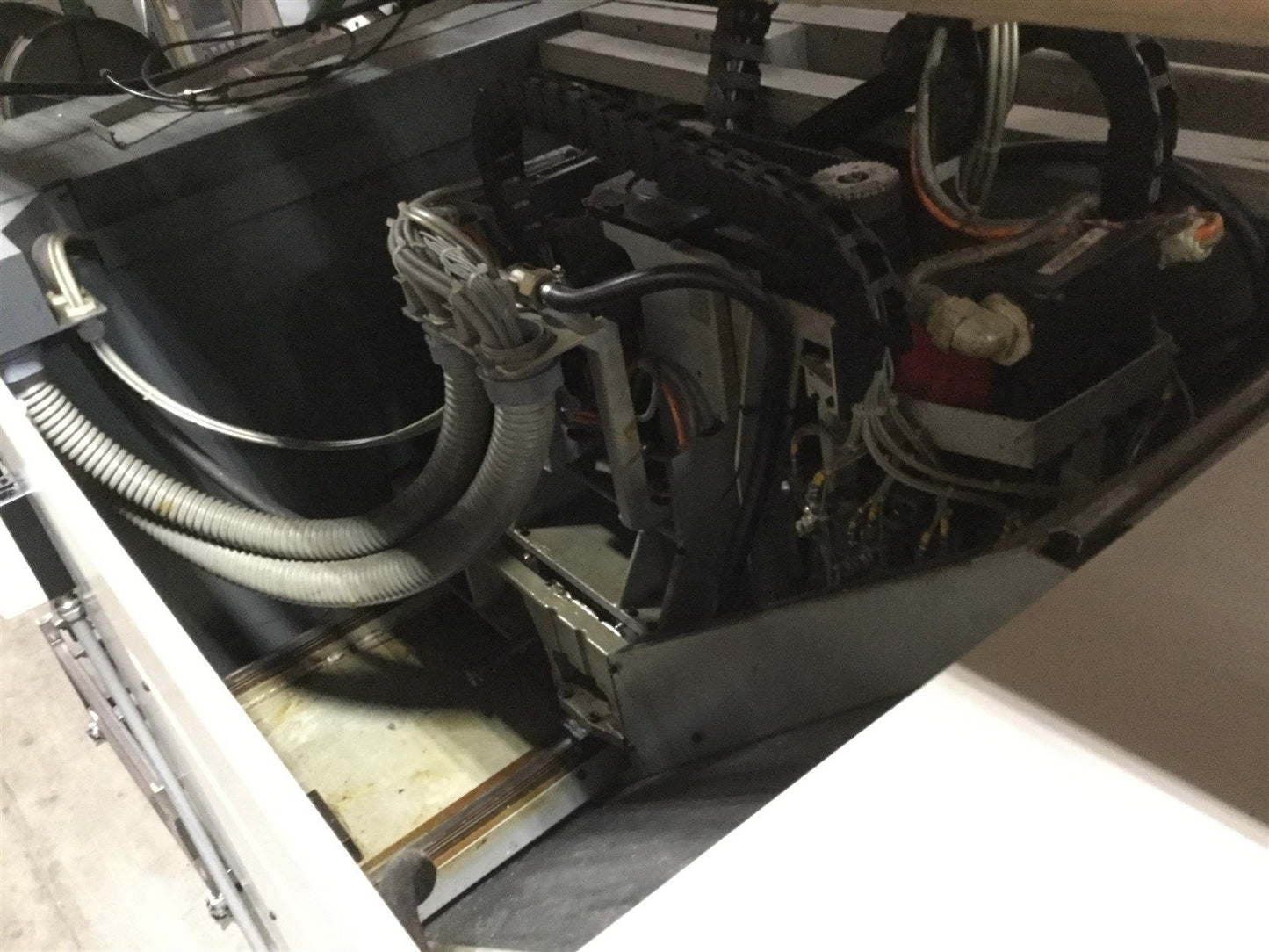 Used Chiron FZ08W Vertical Machine Center VMC Pallet Changer w/Fanuc CNC FilterMist 2