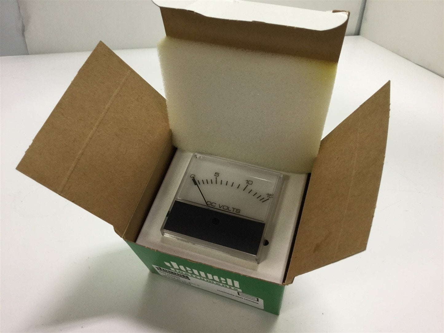 New – Open box New Jewell Instruments MSQ-DVV-015-U DC Voltage Panel Meter, Range: 0-15VDC