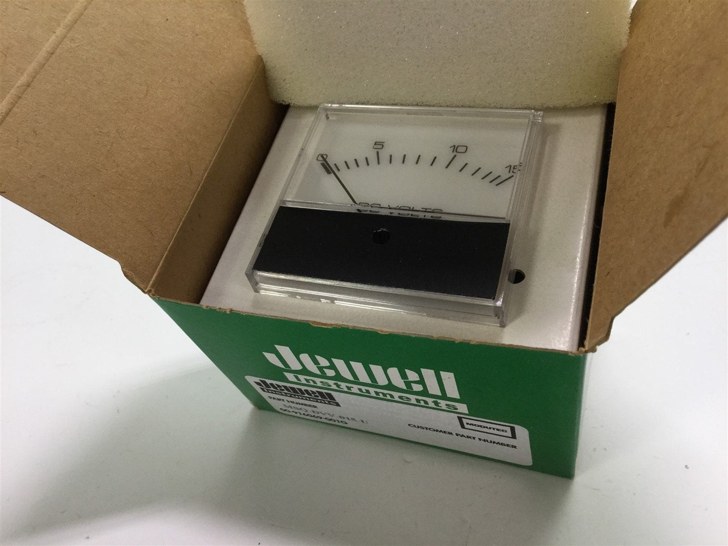 New – Open box New Jewell Instruments MSQ-DVV-015-U DC Voltage Panel Meter, Range: 0-15VDC