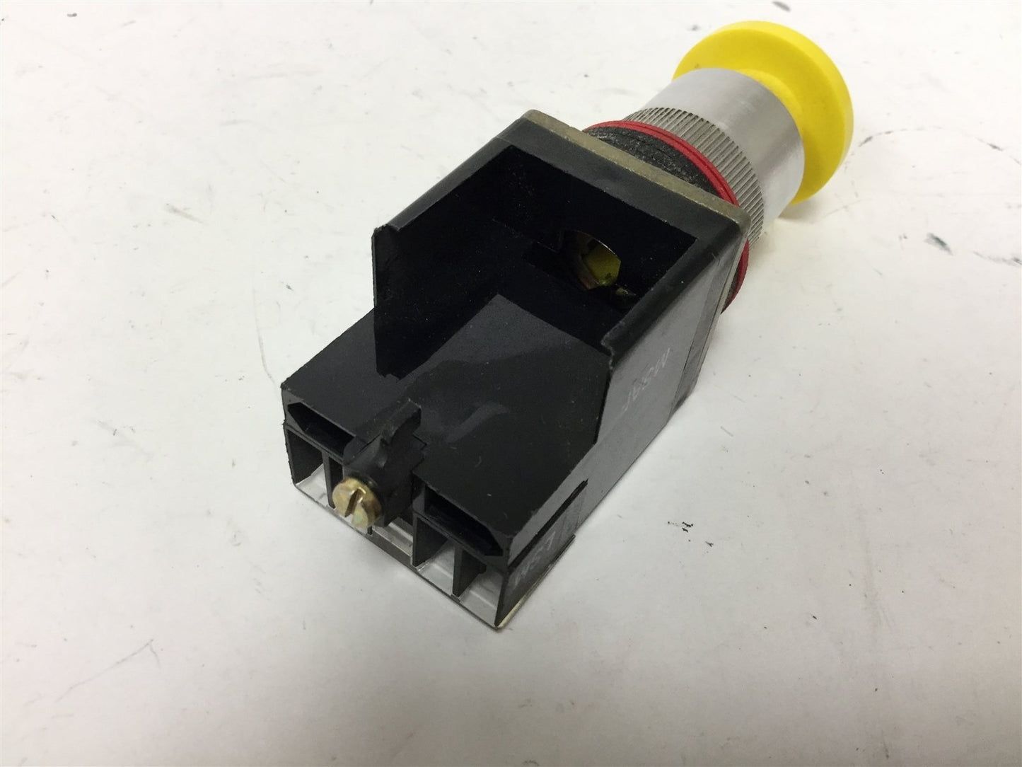 Used Allen Bradley 800MR-D9 Yellow Mushroom Push Button, With 800M-XD1 Contact Block