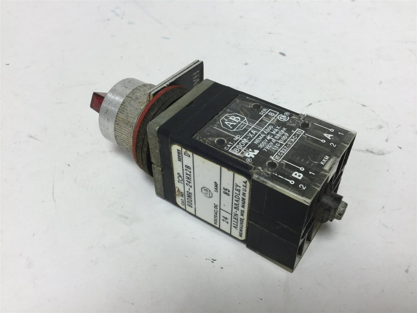 Used Allen Bradley 800MR-24HX2B Red Lighted Selector Switch, With 800M-XA Contacts