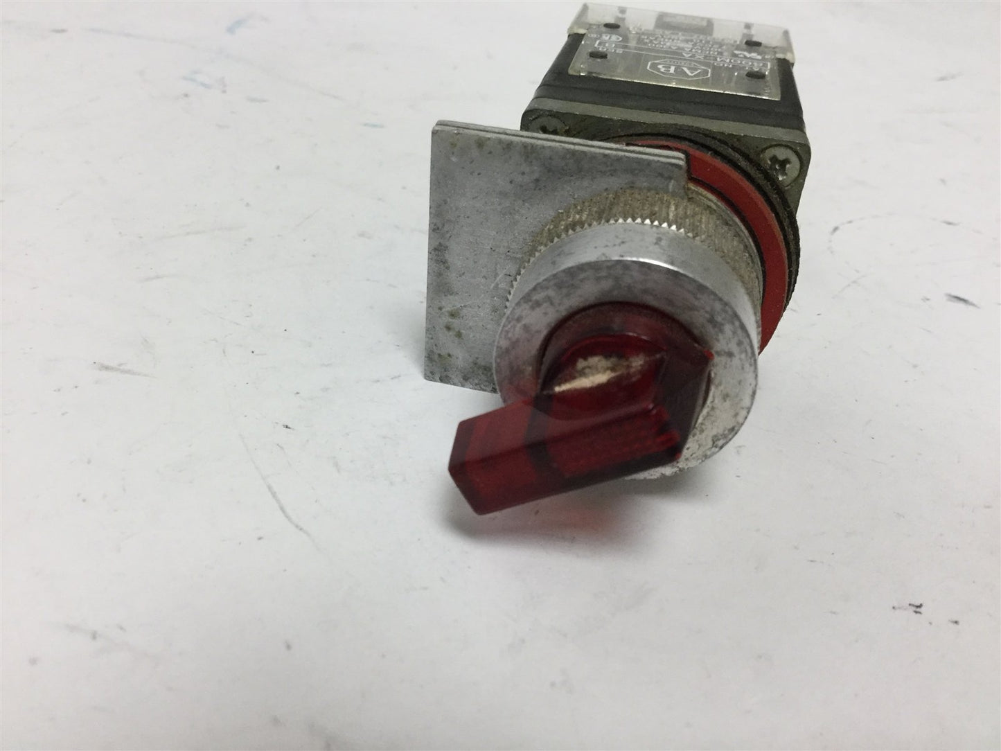 Used Allen Bradley 800MR-24HX2B Red Lighted Selector Switch, With 800M-XA Contacts