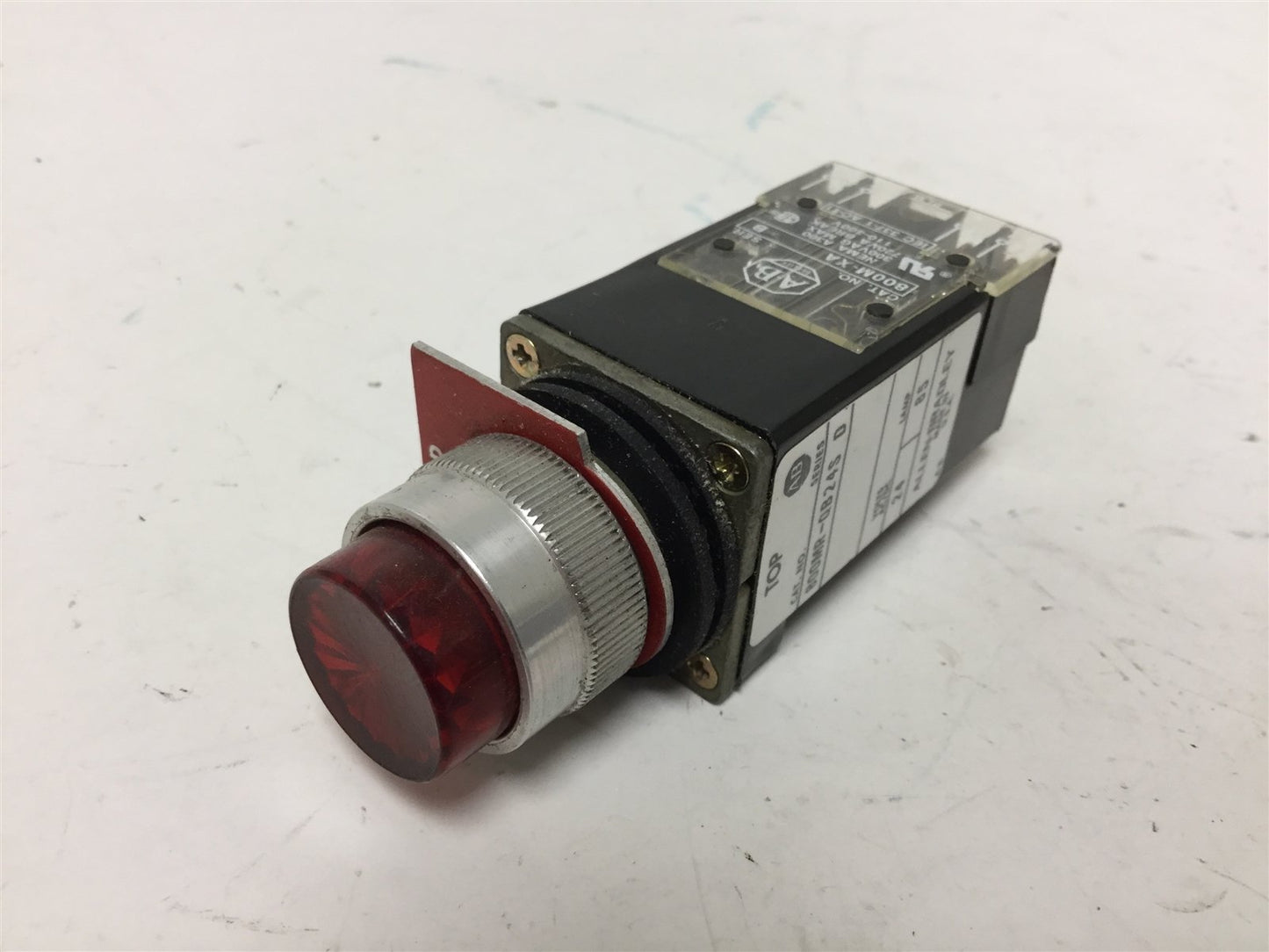 Used Allen Bradley 800MR-QB24S Lighted Push Button, Color: Red, W/ 800M-XA Contact
