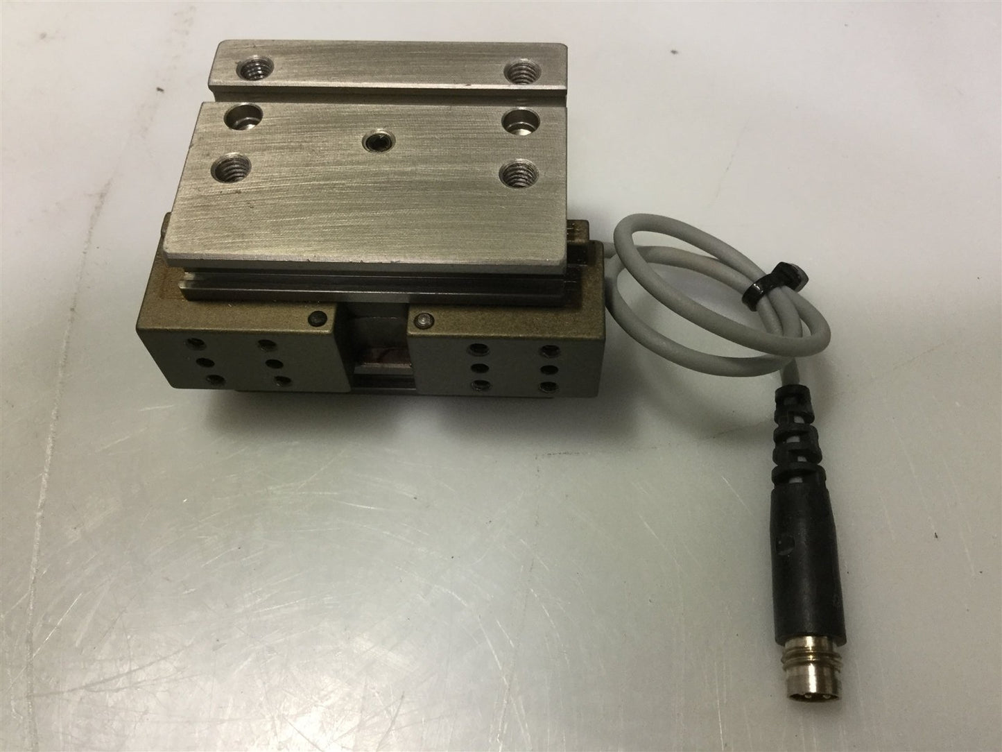 Used De-Sta-Co DPG-10-1-O-V Direct Connect 2-Jaw Parallel Gripper 1/4"-Stroke 50Lbf