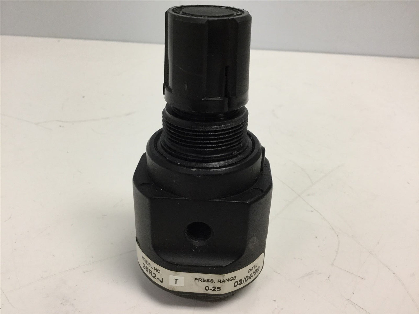 Used Coilhose Pneumatics 26R2-J Compact Pressure Regulator, Ports: 1/4" NPT, 0-25 Psi