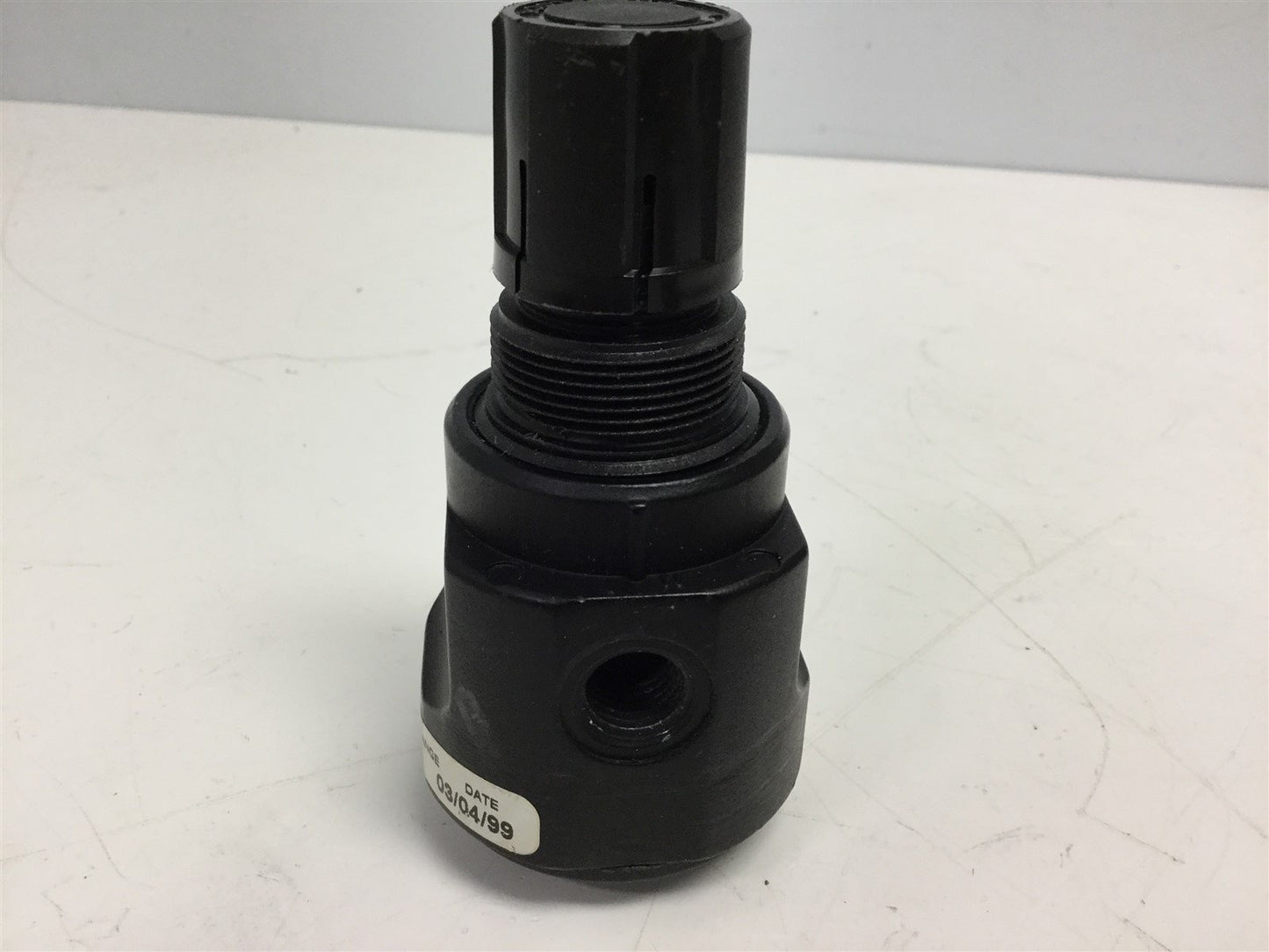 Used Coilhose Pneumatics 26R2-J Compact Pressure Regulator, Ports: 1/4" NPT, 0-25 Psi