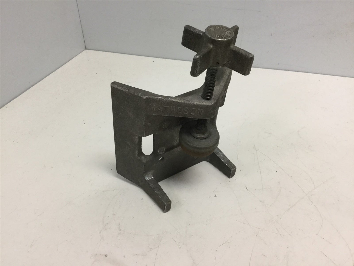 Used Matheson Welding Tank Clamp, Width: 5-1/4", Length: 3-1/4", Height: 6-1/4"