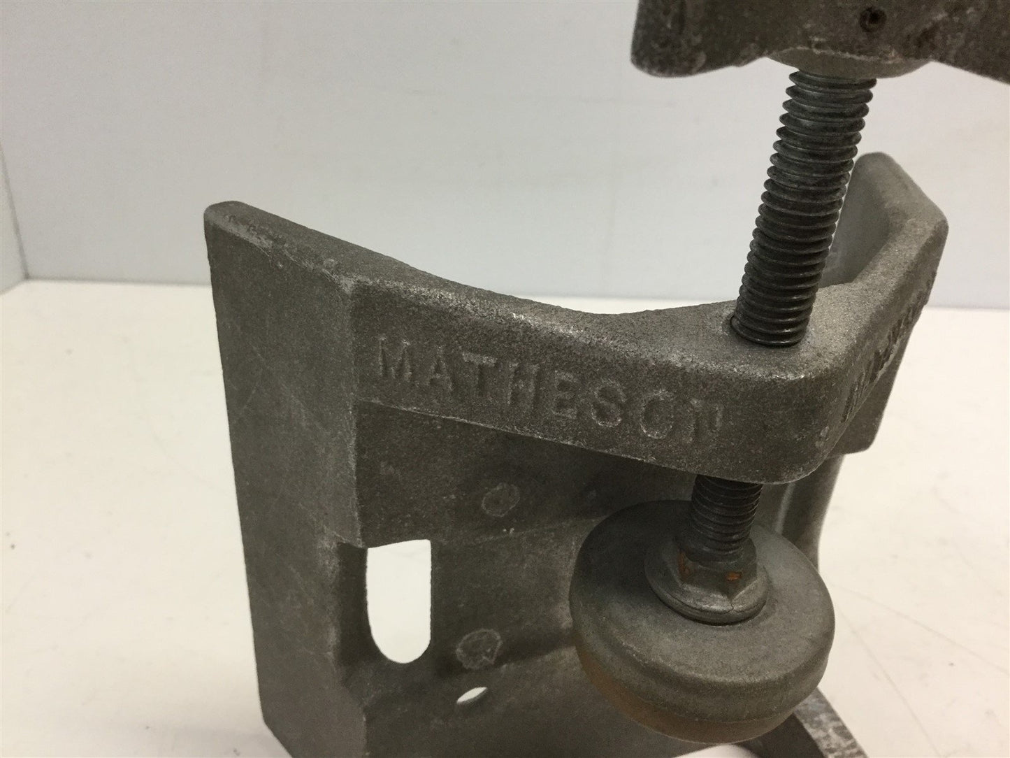 Used Matheson Welding Tank Clamp, Width: 5-1/4", Length: 3-1/4", Height: 6-1/4"