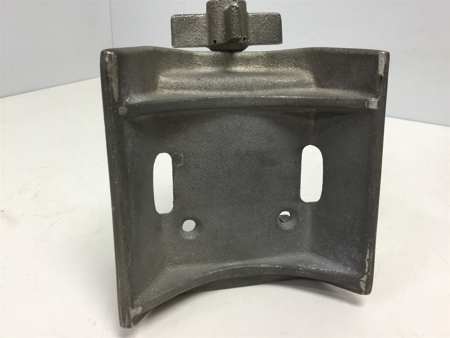 Used Matheson Welding Tank Clamp, Width: 5-1/4", Length: 3-1/4", Height: 6-1/4"