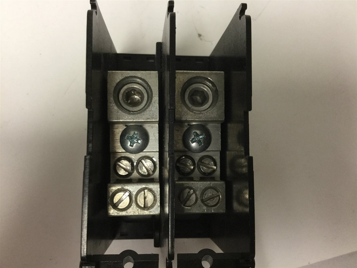 Used Marathon 1322570 Power Distribution Block, 2-Pole, 1 to 4, Rating: 600V 175A