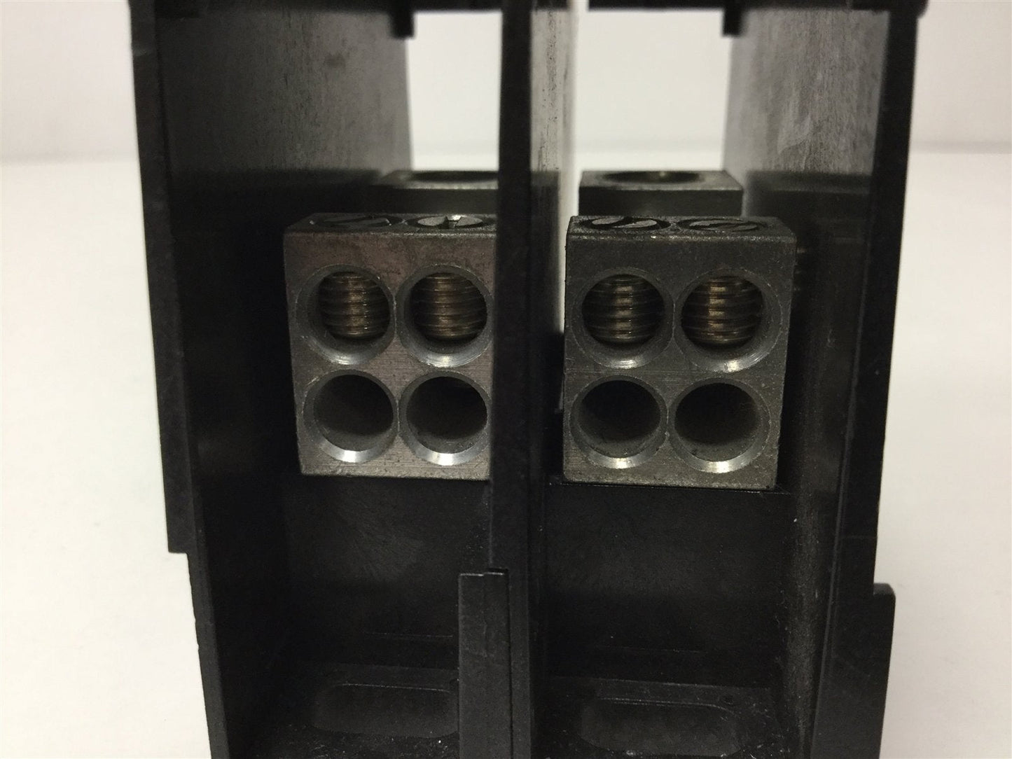 Used Marathon 1322570 Power Distribution Block, 2-Pole, 1 to 4, Rating: 600V 175A