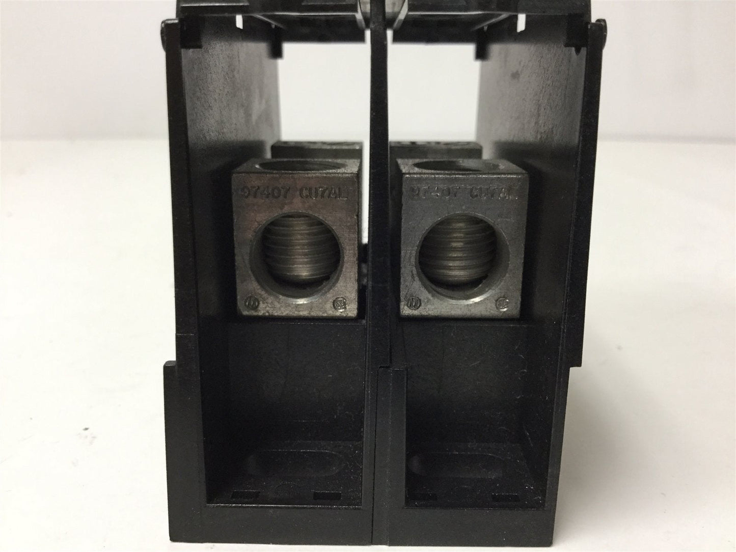 Used Marathon 1322570 Power Distribution Block, 2-Pole, 1 to 4, Rating: 600V 175A