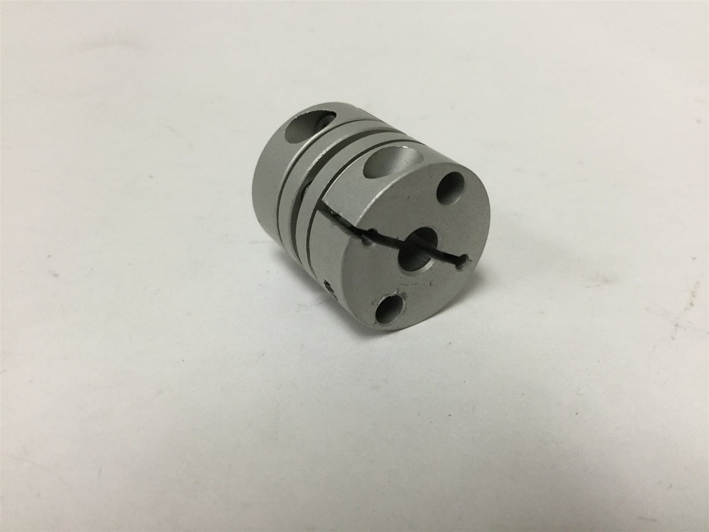 Used Shaft Coupling, Inside Dia: 5mm to 5mm, Outside Dia: 19mm, Length: 19.7mm