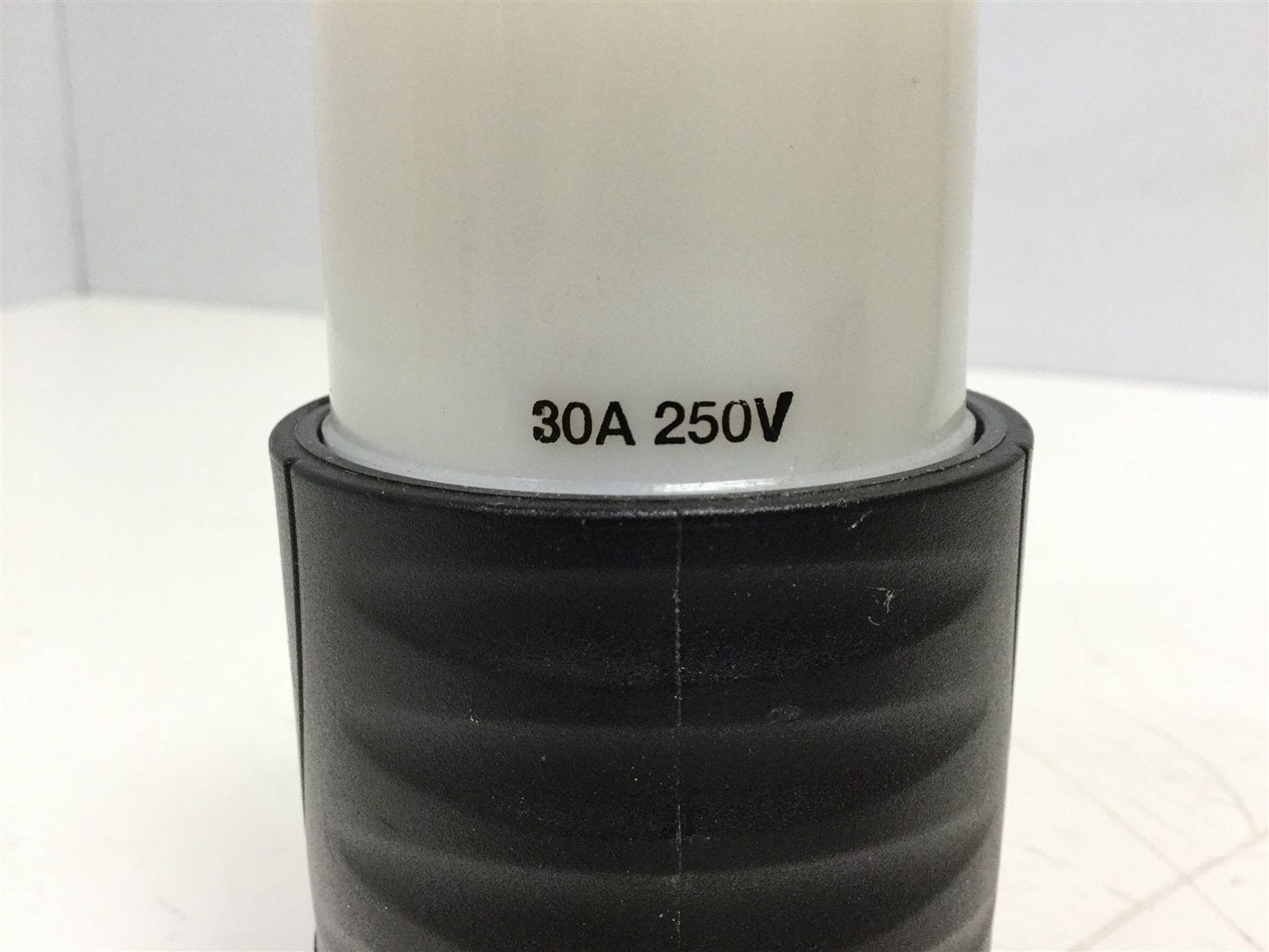 Used Pass & Seymour L630 Female Turnlok Amperage: 30A Voltage: 250 V IP20 Nema L6-30R