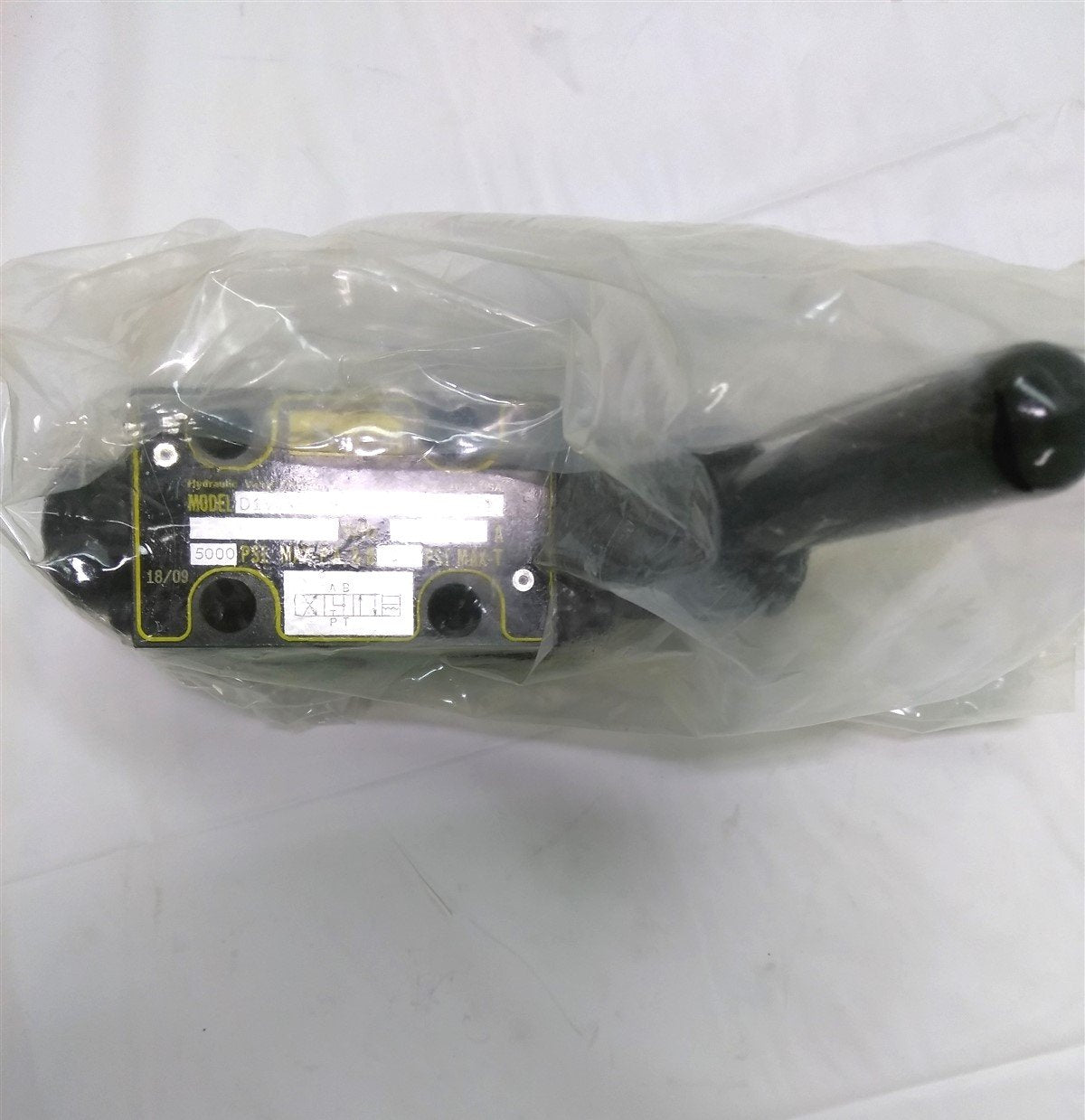 New Parker D1VL4NV Direct Operated Control Valve, CETOP 03, NFPA D03, 5000 PSI