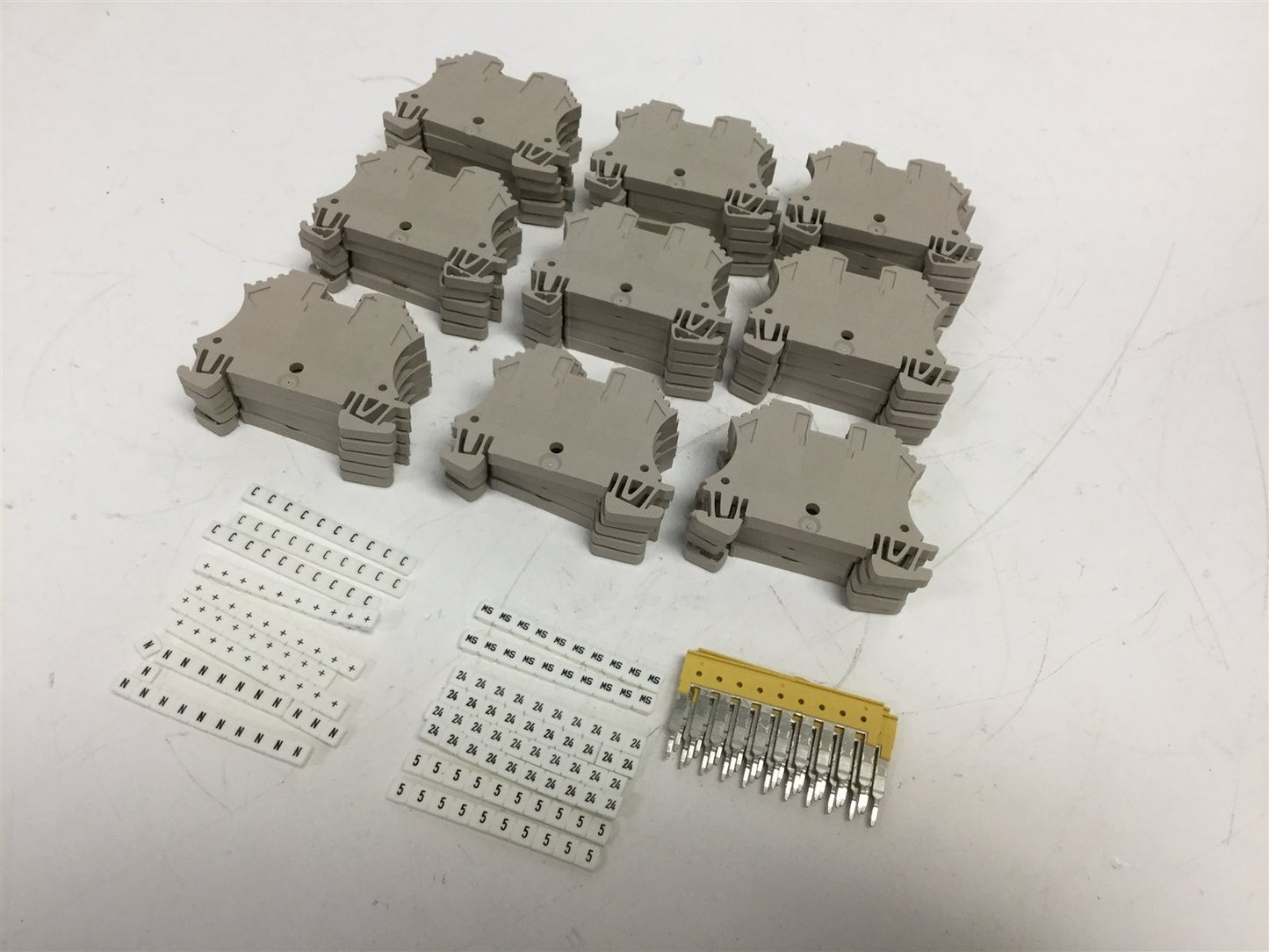 Used Lot of 45 Weidmuller WDU 2.5 W-Series Terminal Blocks, Voltage: 800V, 24A