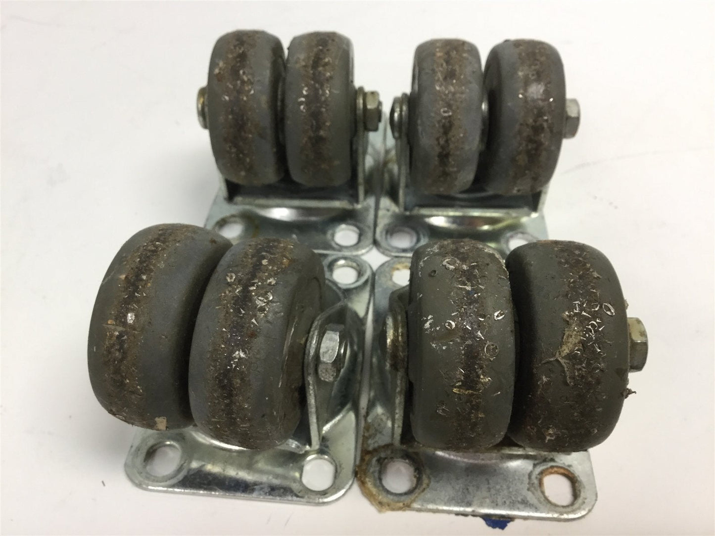 Used Lot of 4 Casters, Plate Dimensions: 3.625" x 2.5", Wheel Dimensions: 1-7/8" x 1"