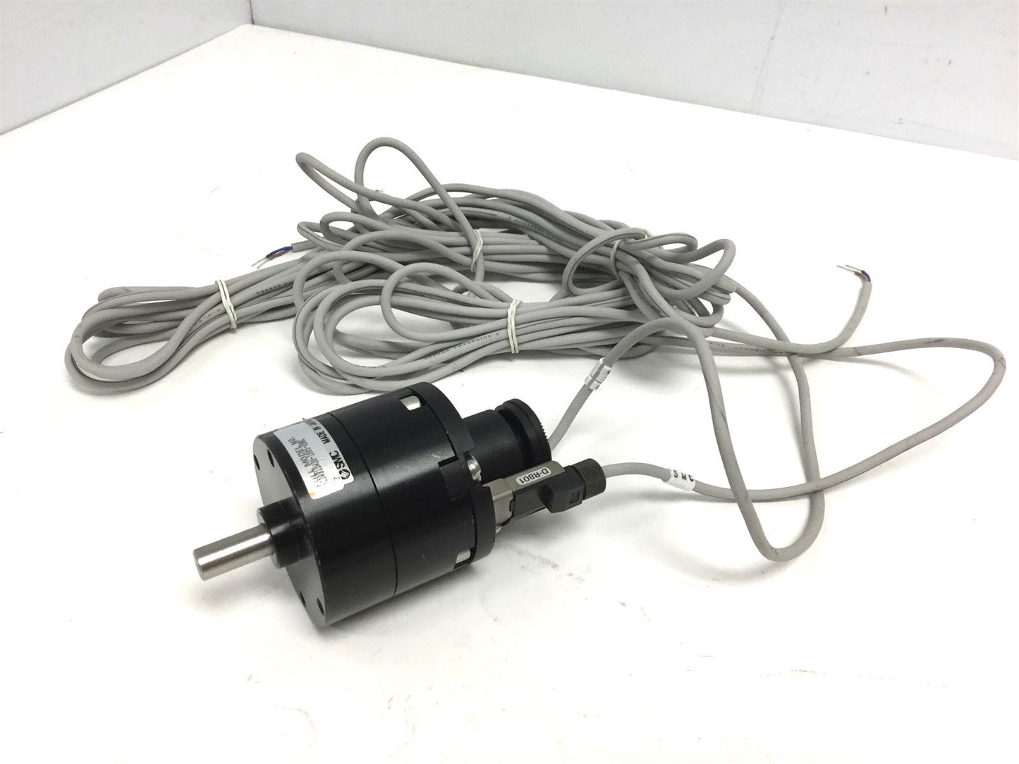 New SMC NCDRB1BW30-180S-R80C Rotary Actuator W Auto Switch 180° 30mm Bore 145PSI