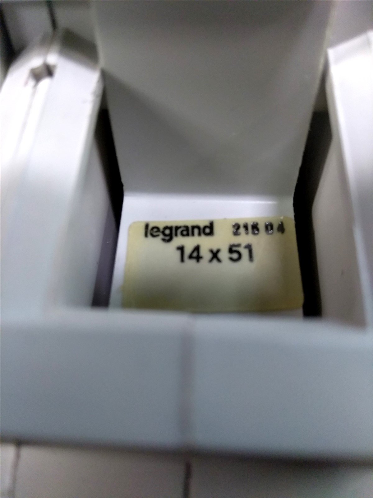Used Legrand 21504 Rail Mount Fuse Holder, Holds 3 14x51 Fuses, 14mm Rail Mountable