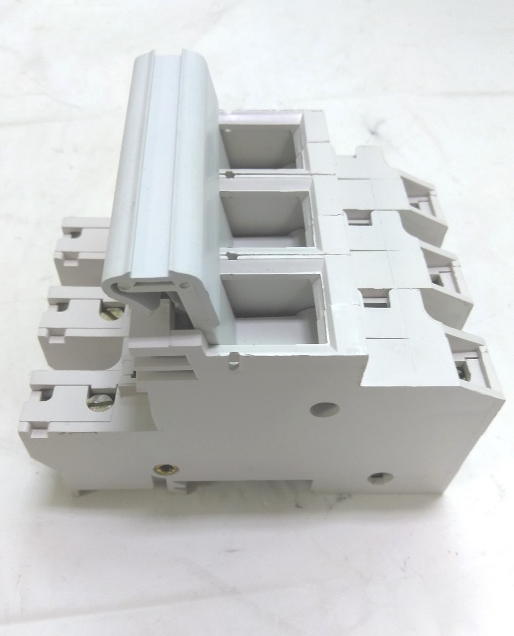 Used Legrand 21504 Rail Mount Fuse Holder, Holds 3 14x51 Fuses, 14mm Rail Mountable