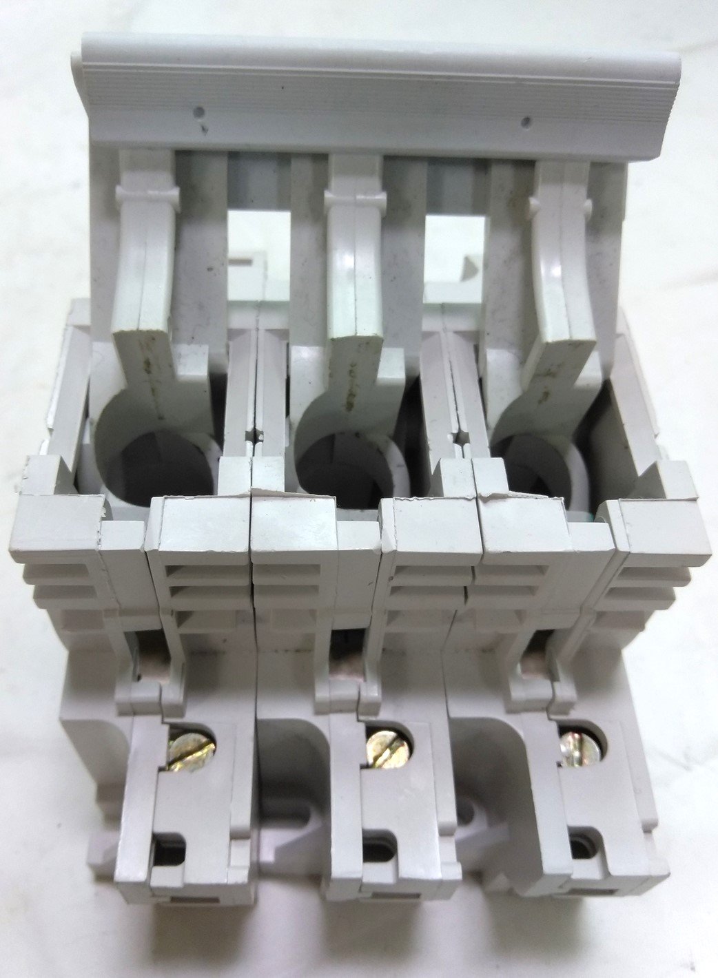 Used Legrand 21504 Rail Mount Fuse Holder, Holds 3 14x51 Fuses, 14mm Rail Mountable