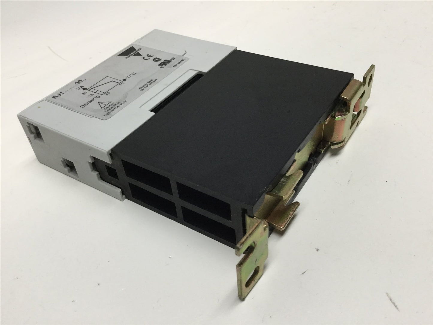 Used Carlo Gavazzi RJ1A23D30E Solid State Relay, Control: 4-32VDC, Contact: 230VAC