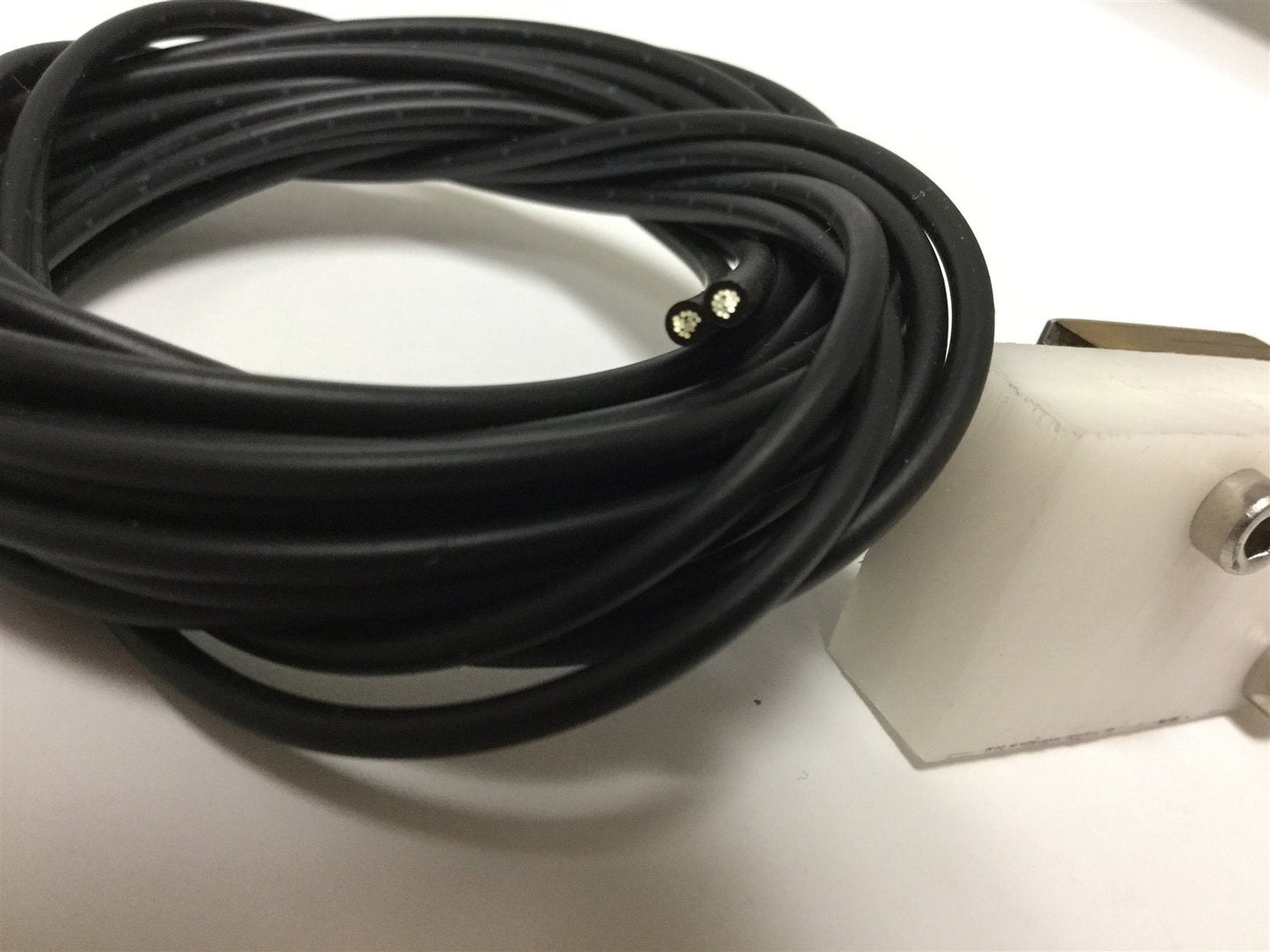 Used Banner PBRS1X326U Tight Bend Radius Fiber Optic, Length: 2m, Housing: 20 x 20mm