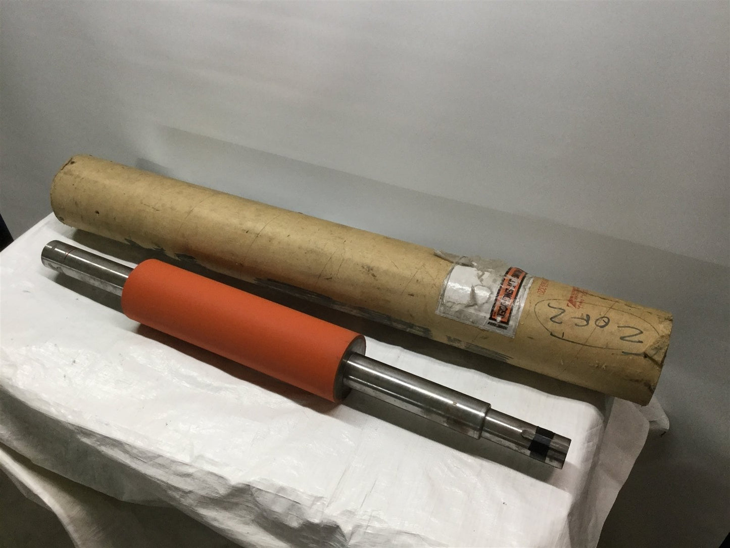 Used Rubber Roller, Input Shaft: 1.5" Diameter, Roller Diameter: 3.87", Shaft: 1.875"