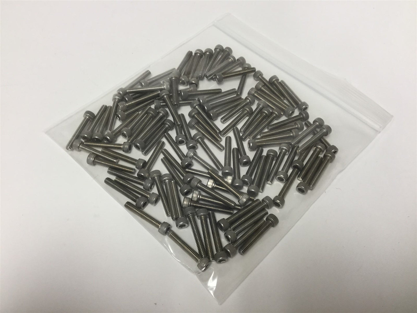 Used Lot of 100 Socket Head Screws, Material: Stainless Steel, Thread: 8-32, 1" Long