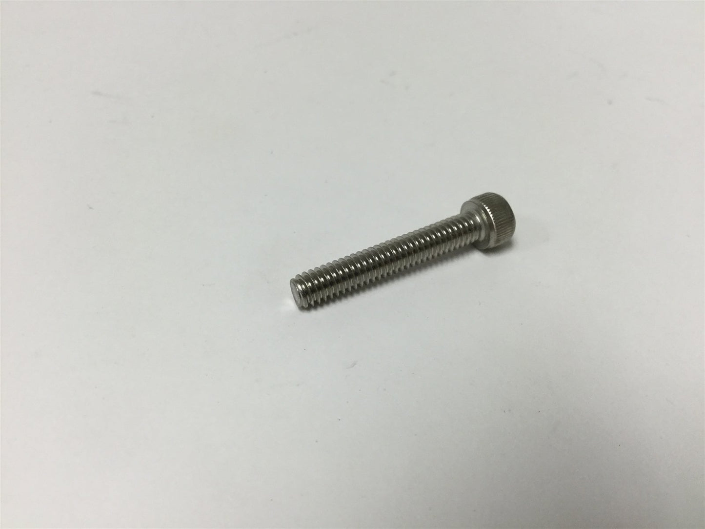 Used Lot of 100 Socket Head Screws, Material: Stainless Steel, Thread: 8-32, 1" Long