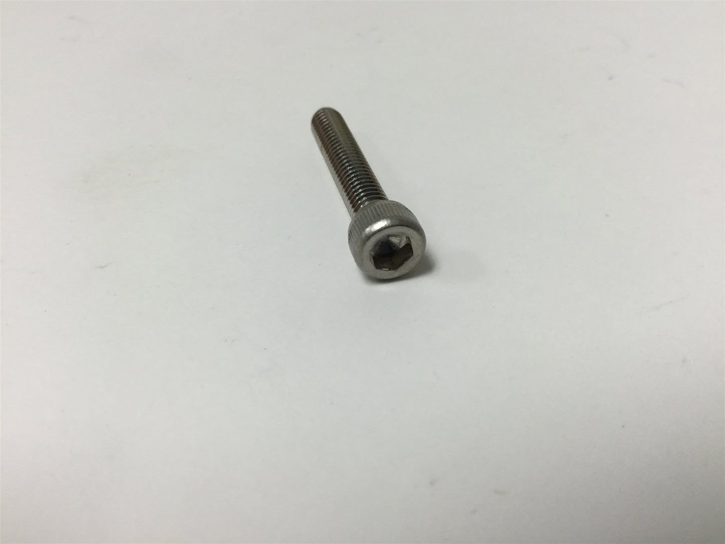 Used Lot of 100 Socket Head Screws, Material: Stainless Steel, Thread: 8-32, 1" Long