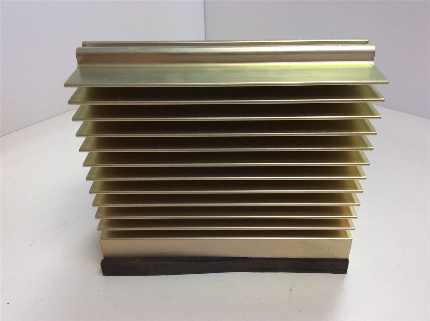 Used Lot of 2 Aluminum Semiconductor Style Heat Sinks, 6" x 5" x 2.5" Finns: 22, HS1