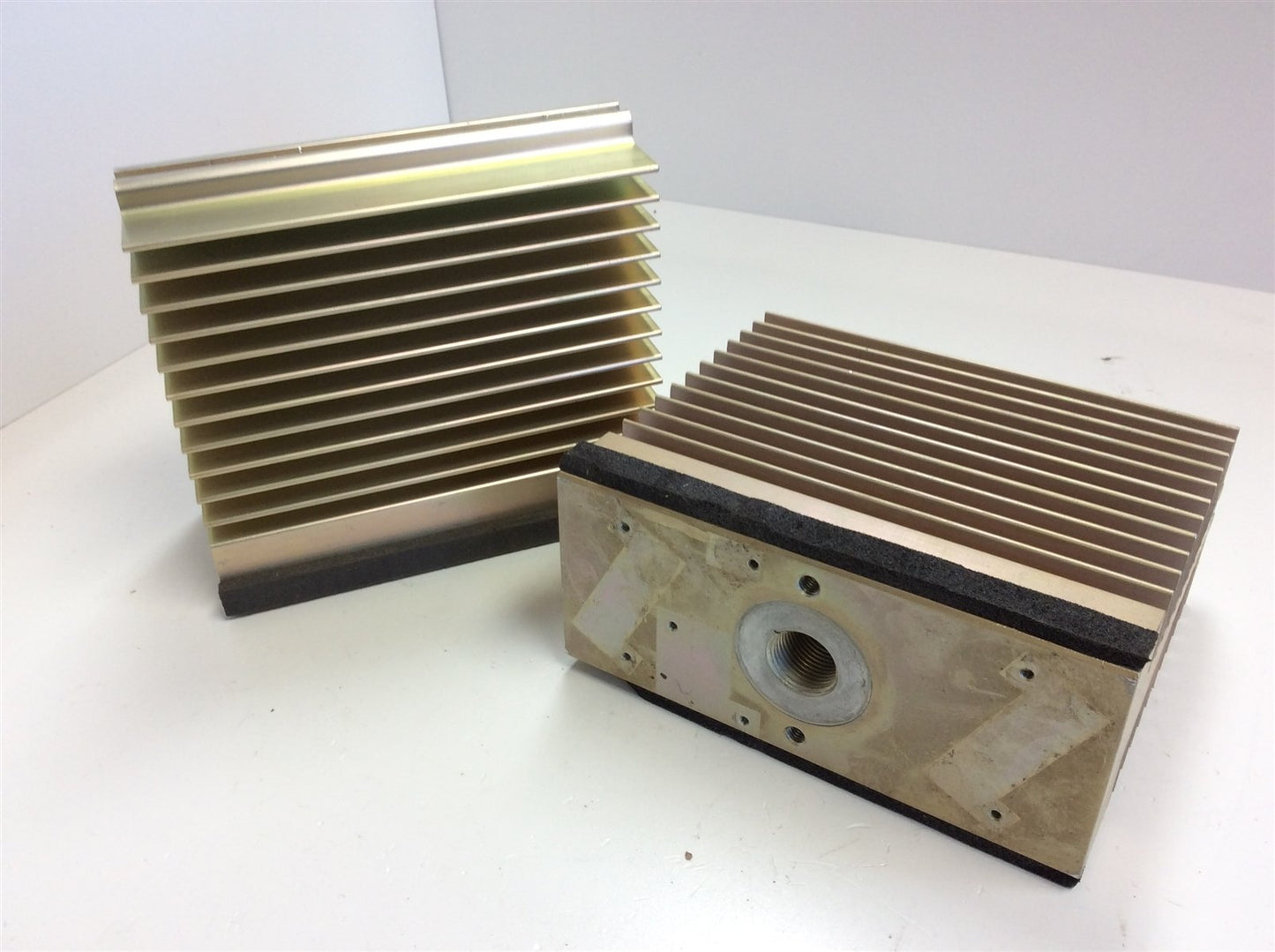 Used Lot of 2 Aluminum Semiconductor Style Heat Sinks, 6" x 5" x 2.5" Finns: 22, HS1