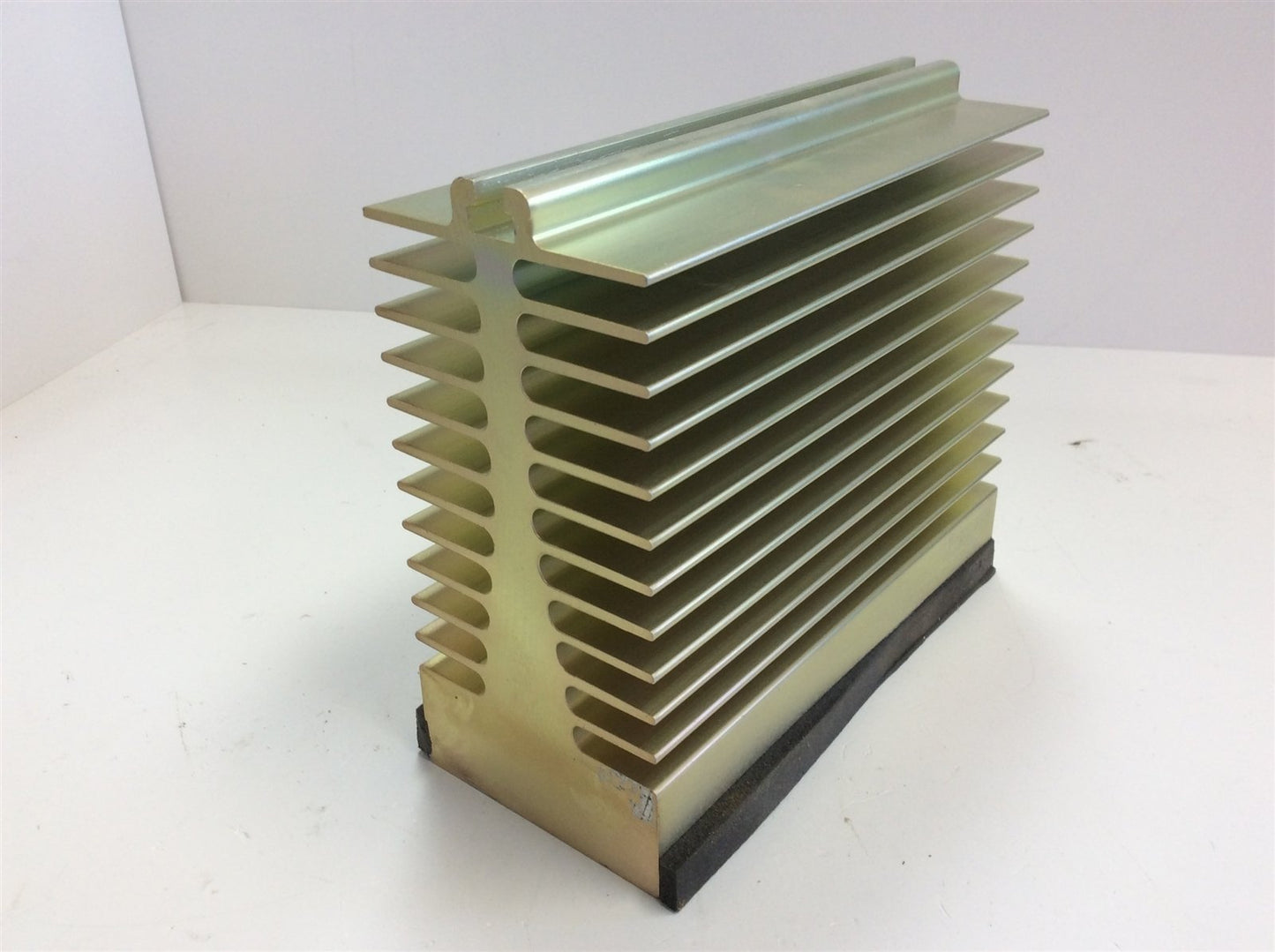Used Lot of 2 Aluminum Semiconductor Style Heat Sinks, 6" x 5" x 2.5" Finns: 22, HS3