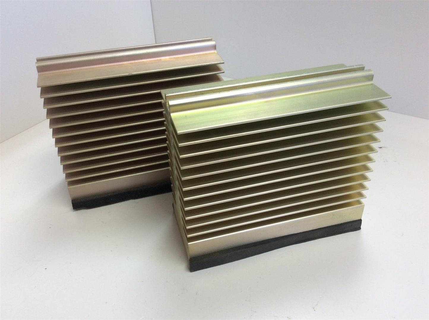 Used Lot of 2 Aluminum Semiconductor Style Heat Sinks, 6" x 5" x 2.5" Finns: 22, HS3