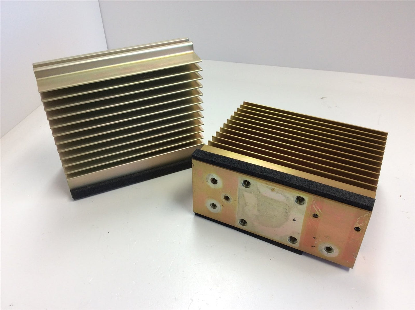 Used Lot of 2 Aluminum Semiconductor Style Heat Sinks, 6" x 5" x 2.5" Finns: 22, HS3