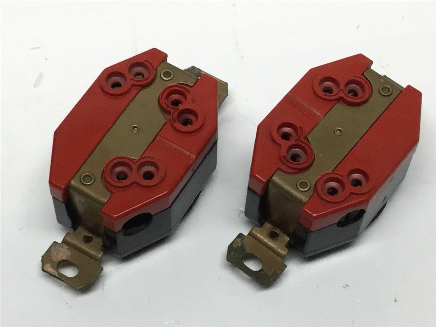 Used Lot of 2 Leviton 70720-FR L7-20 Locking Electrical Receptacle Socket 20A, 277VAC