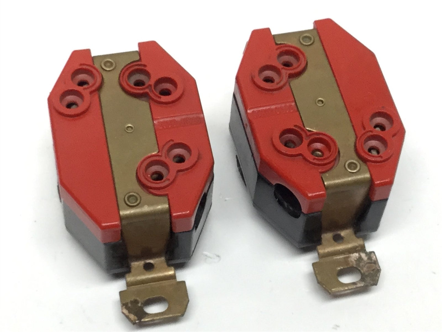 Used Lot of 2 Leviton 70720-FR L7-20 Locking Electrical Receptacle Socket 20A, 277VAC
